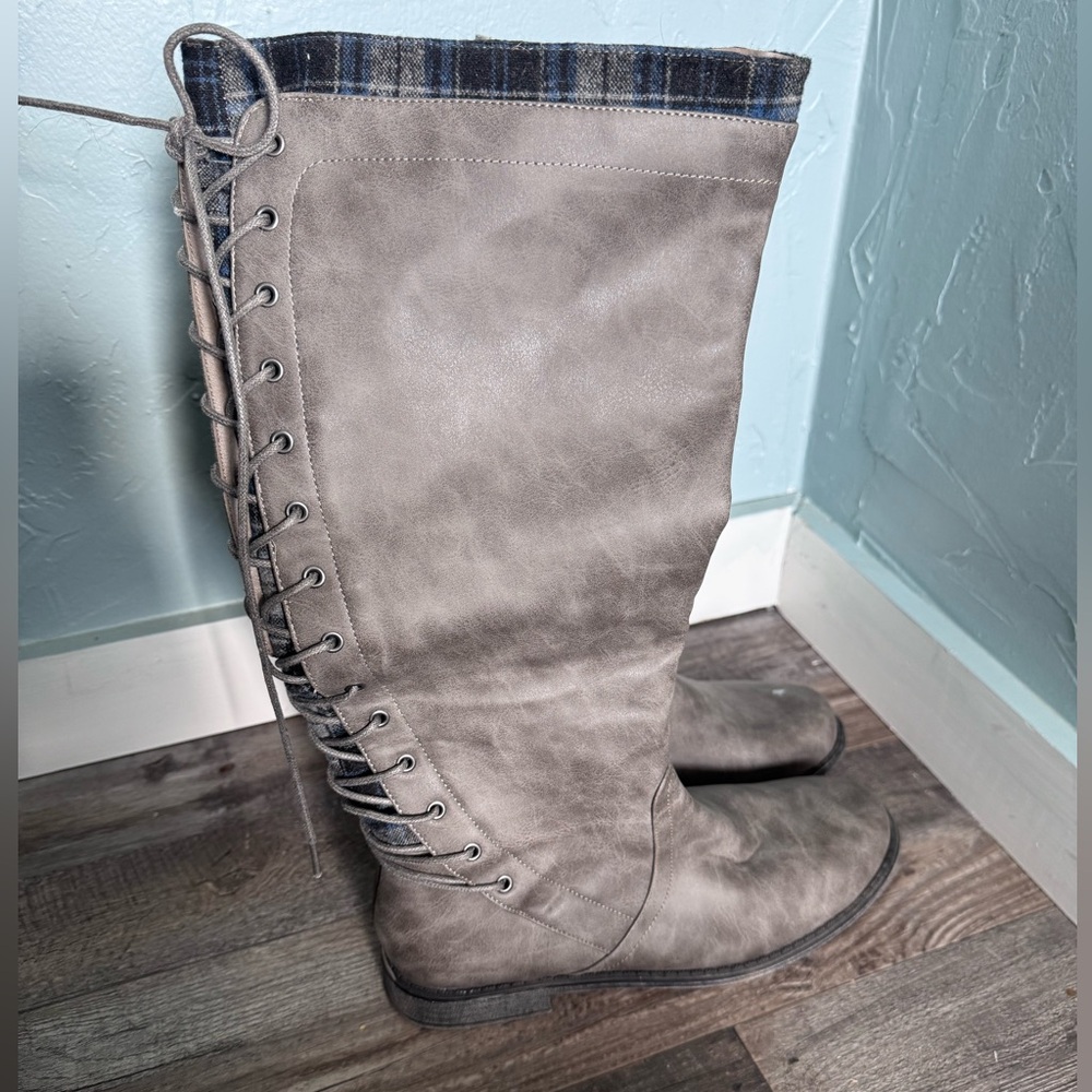 Grey boots